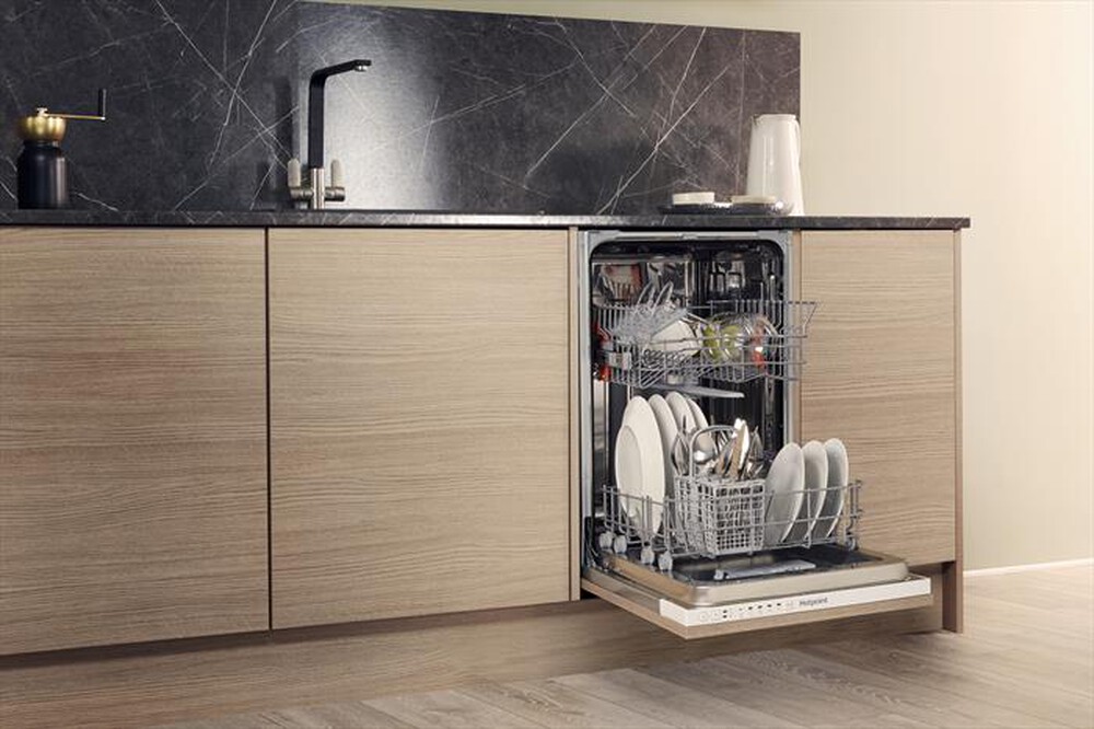 "HOTPOINT ARISTON - Lavastoviglie incasso HSIE 2B19 Classe D"