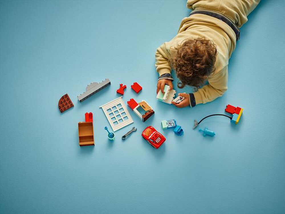 Immagine del prodotto LEGO - DUPLO Visita di McQueen all&rsquo;officina di Doc 10456