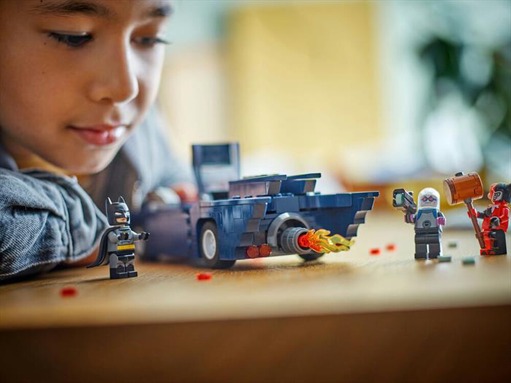 Immagine del prodotto LEGO - Batman: Batmobile Classic TV Series - 76328