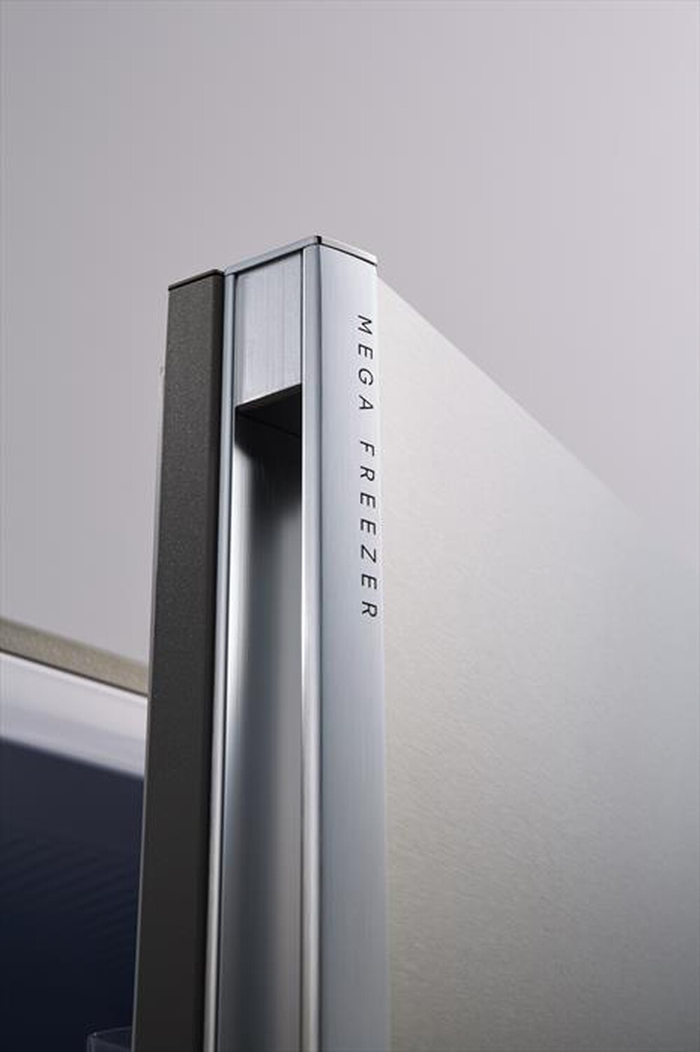 "SHARP - Frigorifero 2 porte SJXG690MBE Classe F 613lt-BEIGE BRILLANTE"