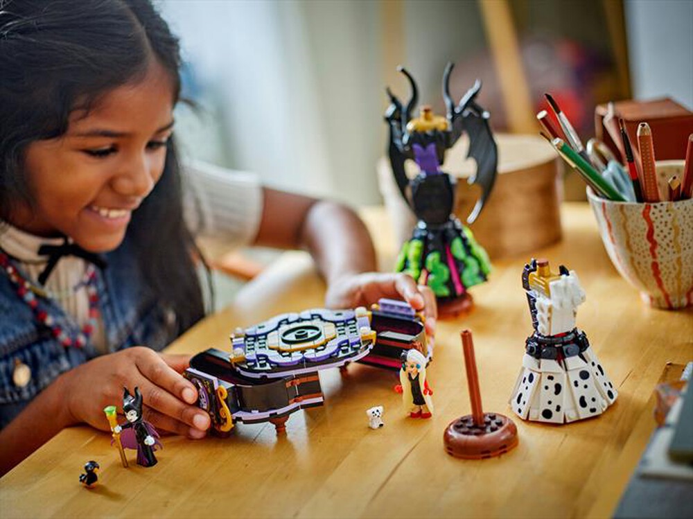 Immagine del prodotto LEGO - DISNEY CLASSIC Abiti di Malefica e Crudelia 43262