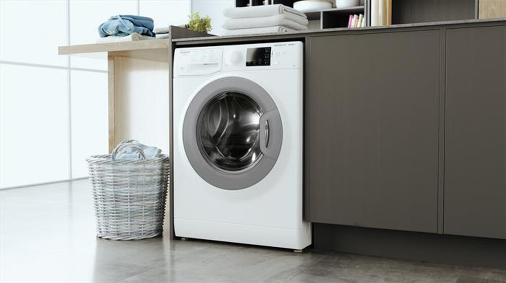 "HOTPOINT ARISTON - Lavatrice EU RSSG 725 S IT 7 Kg Classe B"