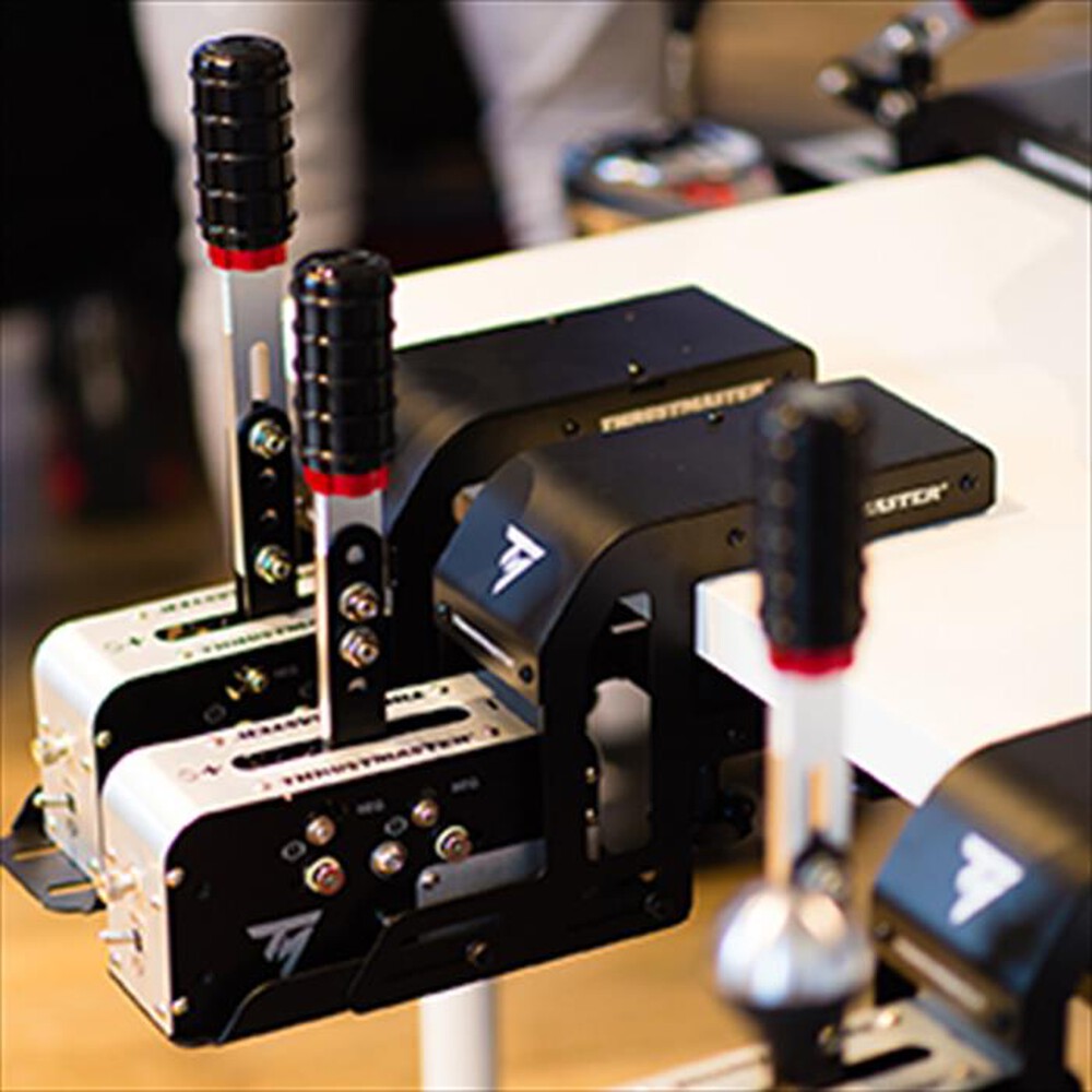 Immagine del prodotto THRUSTMASTER - Morsa da tavolo TM RACING CLAMP-Grigio