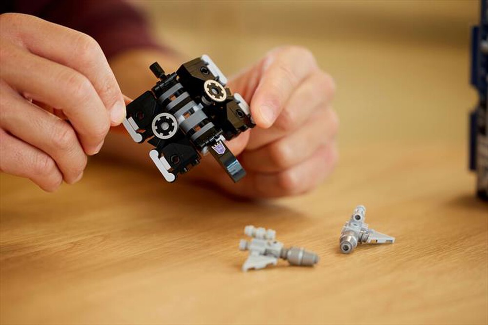 Immagine del prodotto LEGO - ICONS Transformers: Soundwave 10358