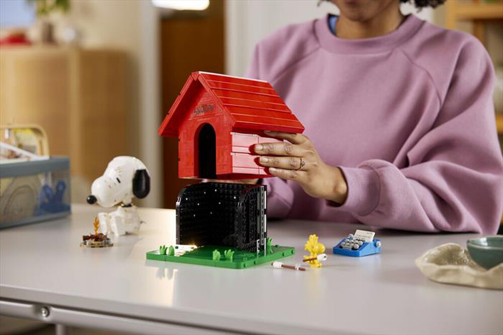 Immagine del prodotto LEGO - IDEAS Peanuts: la cuccia di Snoopy - 21368