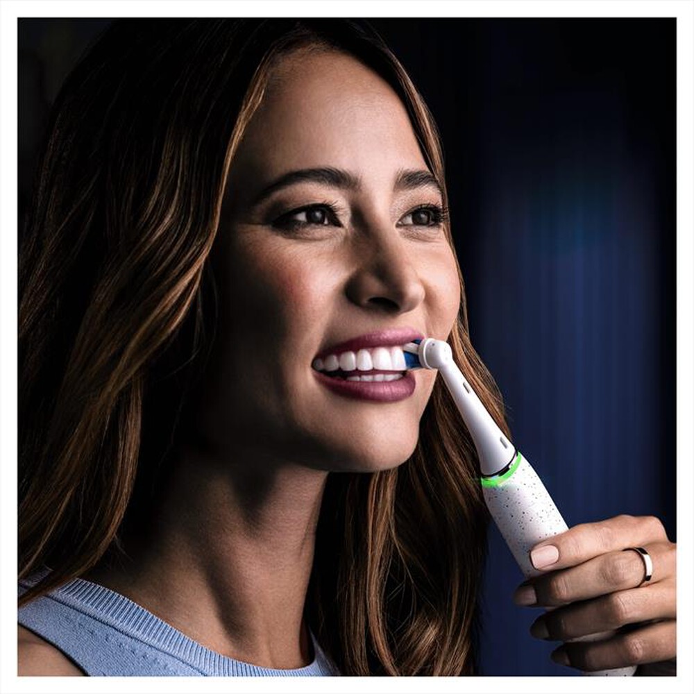 "ORAL-B - Spazzolino elettrico IO 10-Bianco"