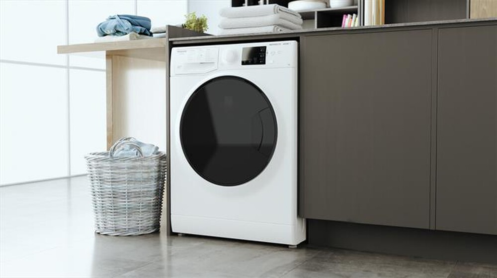 "HOTPOINT ARISTON - Lavatrice RSSG 725 D IT 7 Kg Classe B"