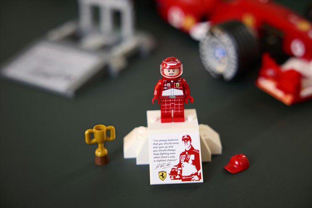 Immagine del prodotto LEGO - ICONS Ferrari F2004 e Michael Schumacher - 11375