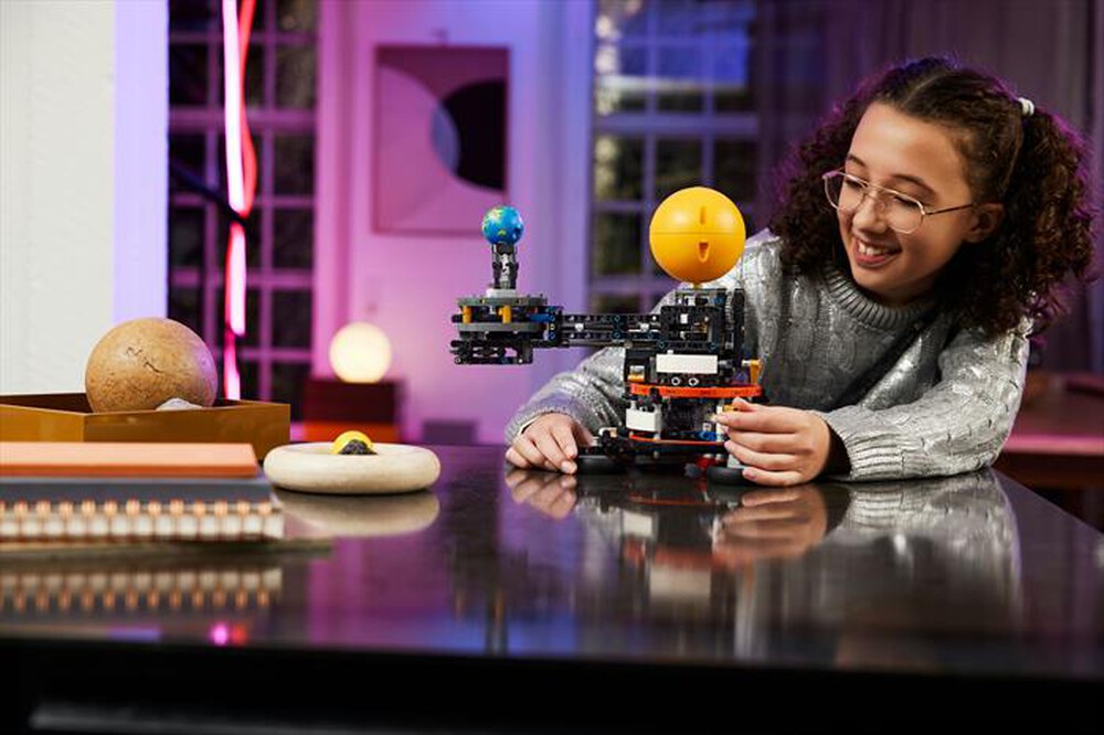 Immagine del prodotto LEGO - TECHNIC Pianeta Terra e Luna in orbita 42179