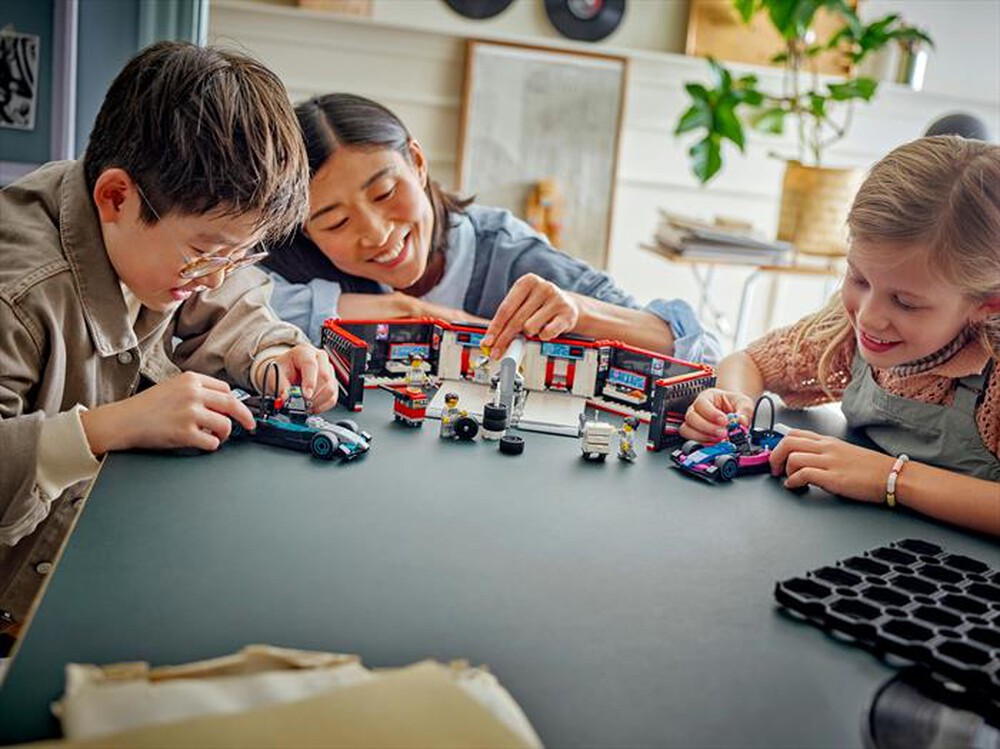 Immagine del prodotto LEGO - CITY F1 Garage con Mercedes-AMG e Alpine F1&reg; 60444