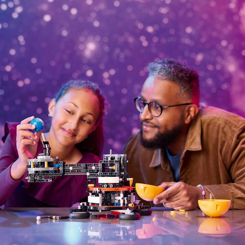 Immagine del prodotto LEGO - TECHNIC Pianeta Terra e Luna in orbita 42179