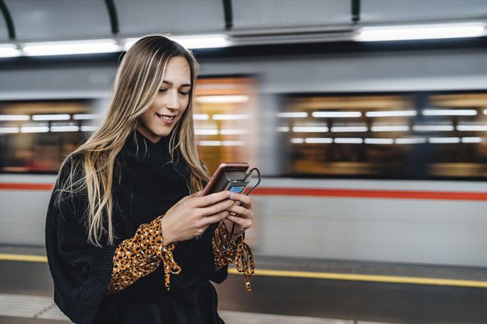 Immagine del prodotto CELLULARLINE - Power Bank 10000mAh 30W display LCD PBULTRON10000D-Nero