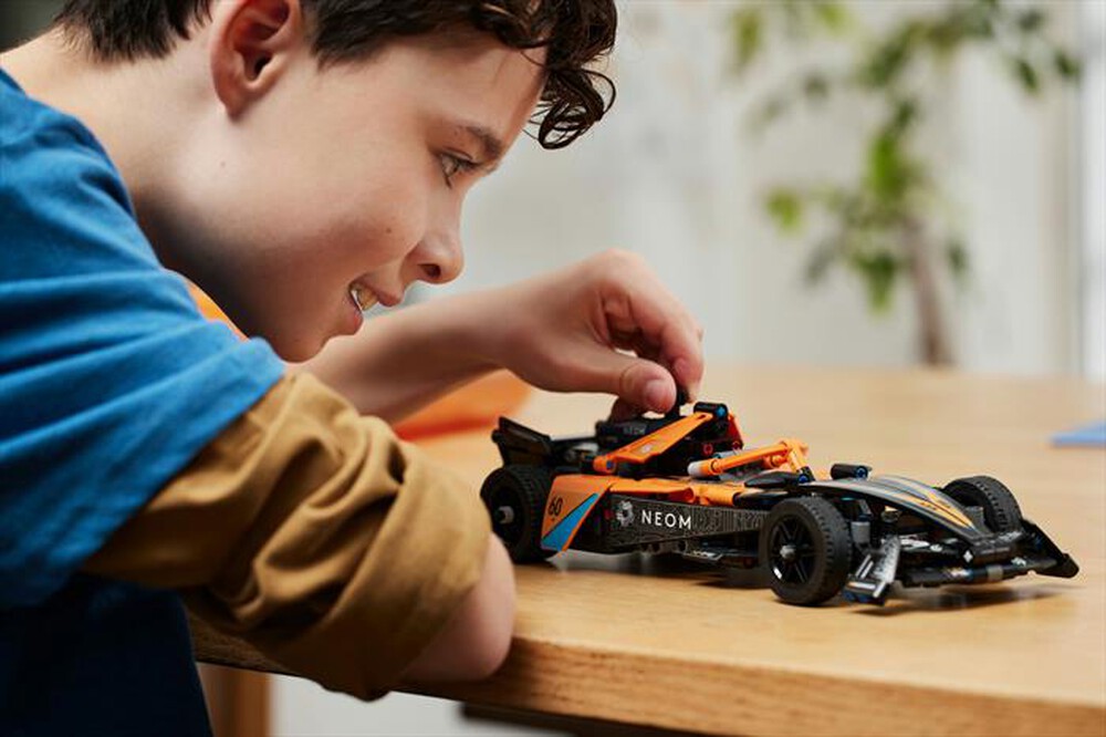 Immagine del prodotto LEGO - TECHNIC NEOM McLaren Formula E Race Car 42169