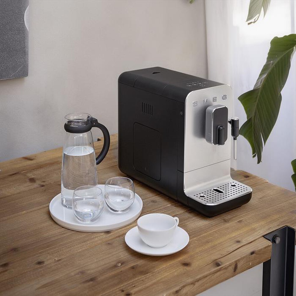 "SMEG - Macchina Caffè Automatica 50's Style – BCC02BLMEU-Nero Opaco"