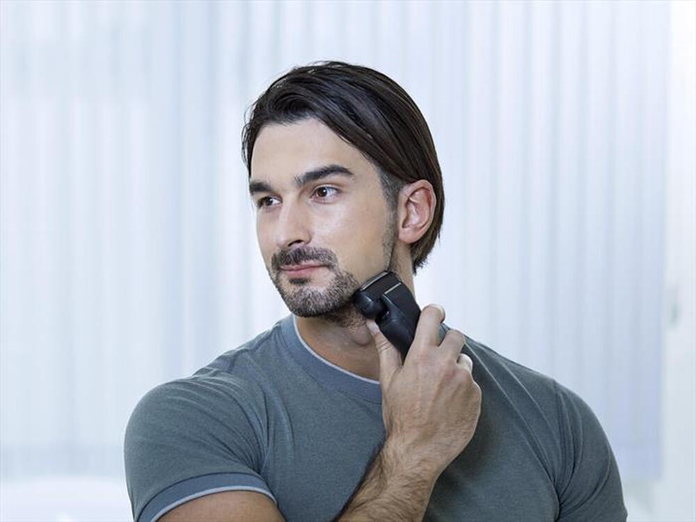 Immagine del prodotto PANASONIC - Rasoio WET&DRY 3 lame ES-RT37-nero