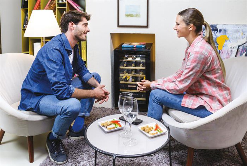 Immagine del prodotto CANDY - Cantinetta CWC 021 ELSP/NF Classe G 21 bottiglie-Nero