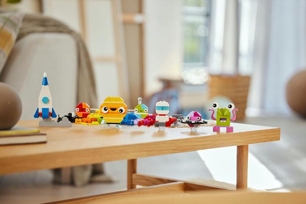 Immagine del prodotto LEGO - CLASSIC Pianeti dello spazio creativi 11037