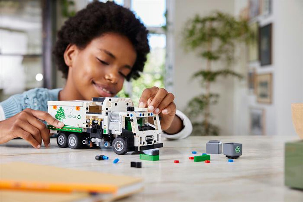 Immagine del prodotto LEGO - TECHNIC Camion spazzatura Mack LR Electric 42167