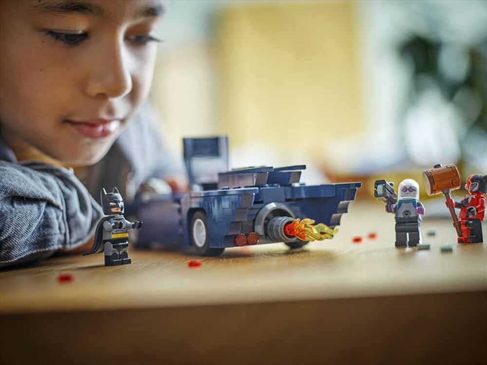 Immagine del prodotto LEGO - Batman: Batmobile Classic TV Series - 76328