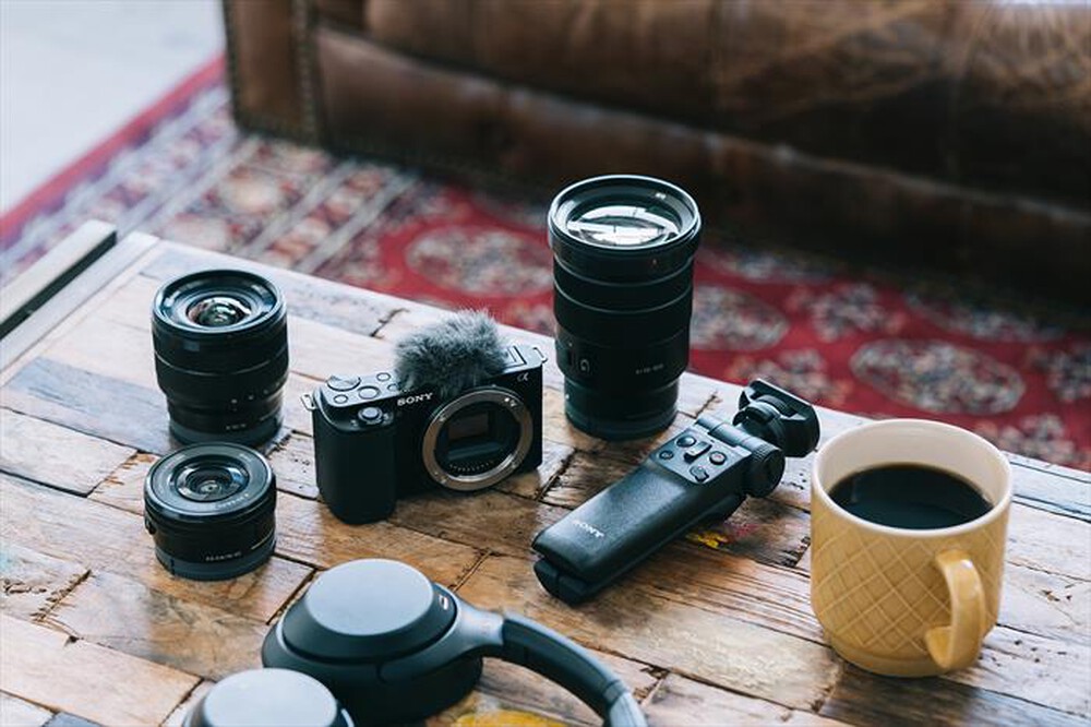 "SONY - Fotocamera Mirrorless ZVE10LBDI.EU"
