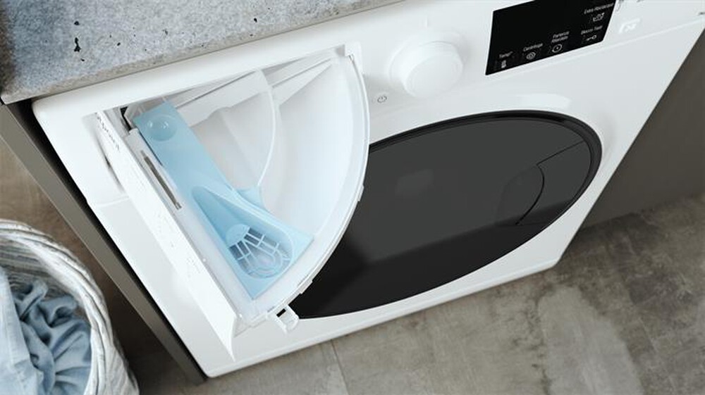 "HOTPOINT ARISTON - Lavatrice RSSG 725 D IT 7 Kg Classe B"