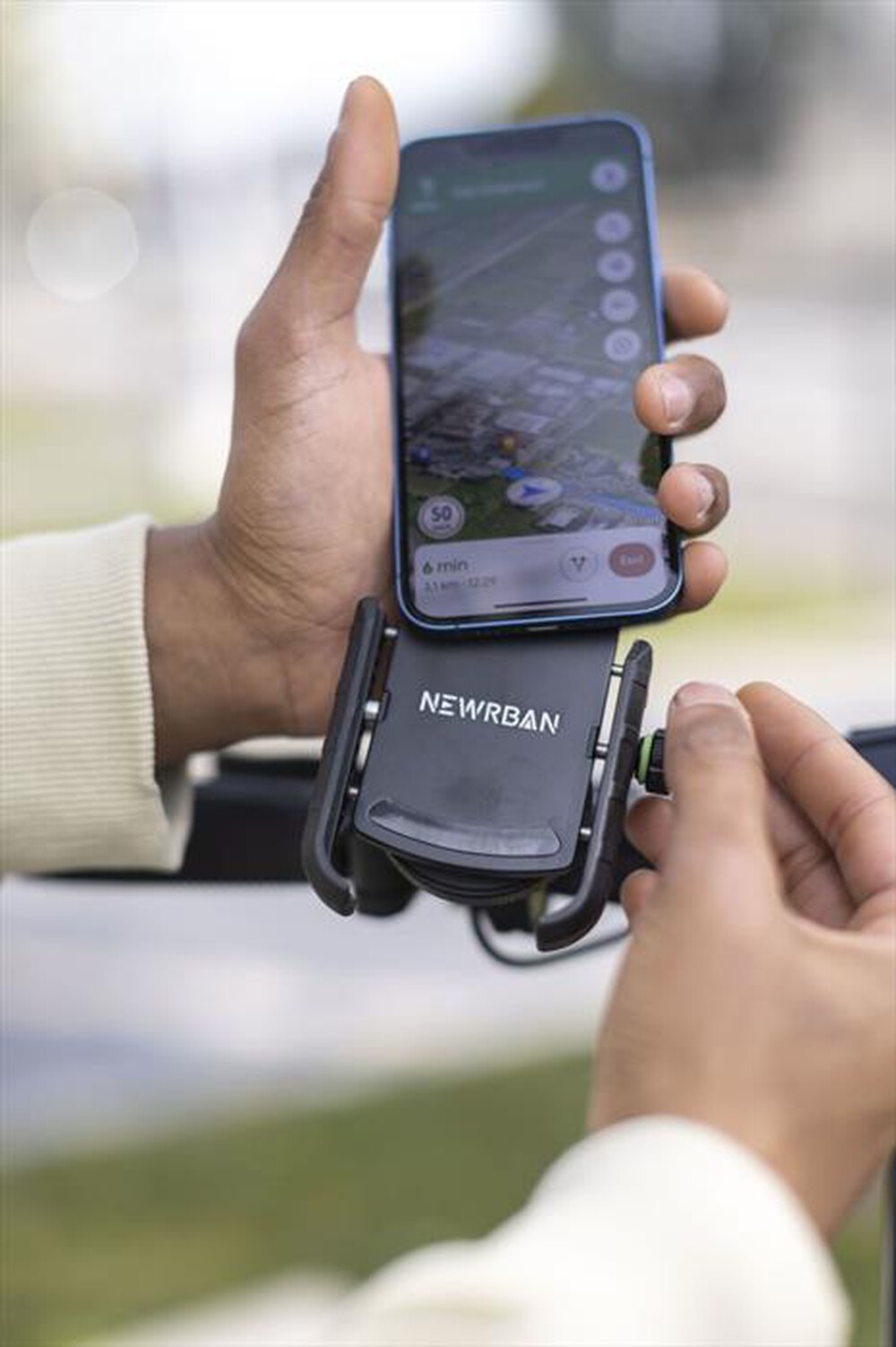 "CELLULARLINE - Supporto Smartpone da manubrio NEWMHOLDERALUMINK"