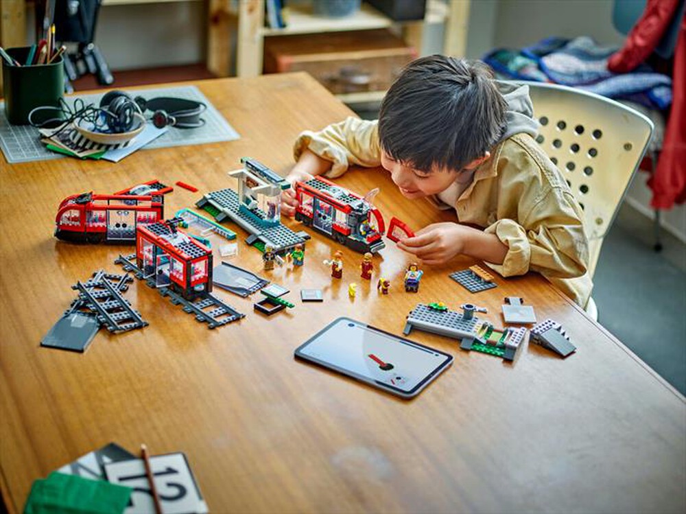 Immagine del prodotto LEGO - CITY TRAINS Tram e fermata del tram 60423