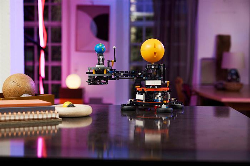 Immagine del prodotto LEGO - TECHNIC Pianeta Terra e Luna in orbita 42179