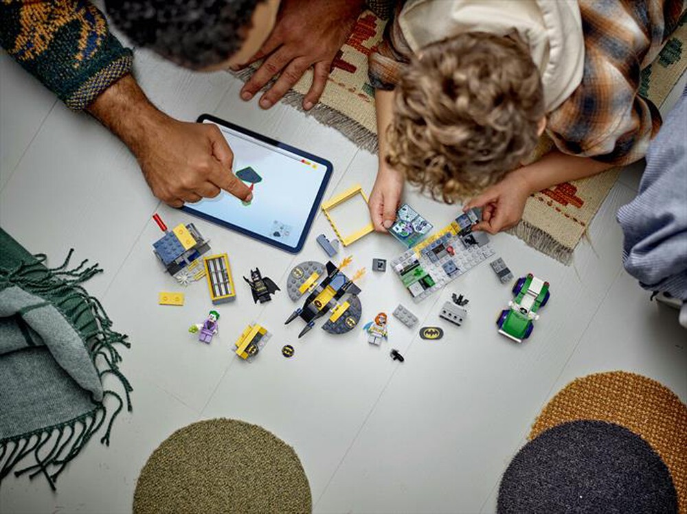 Immagine del prodotto LEGO - Batcaverna con Batman, Batgirl e The Joker - 76272