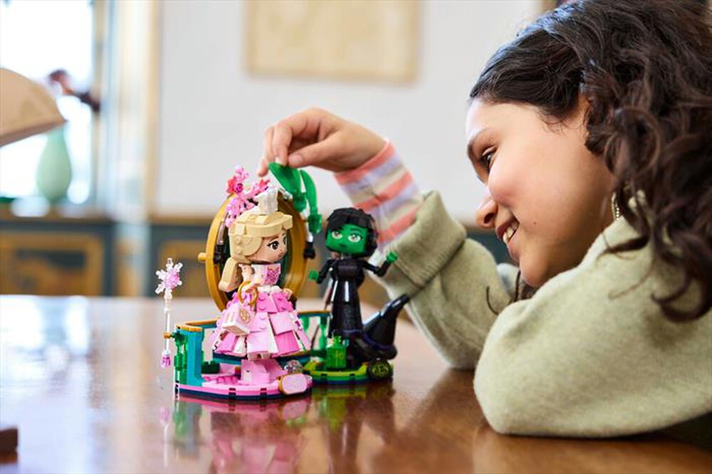 "LEGO - WICKED Personaggi di Elphaba e Glinda - 75682"