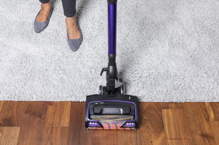 SHARK - SCOPA ELETTRICA CON FILO ANTIGROVIGLIO FLEXOLOGY-nero | Euronics