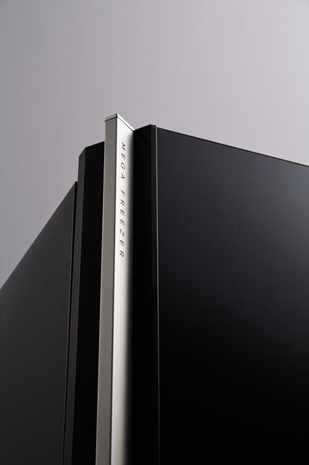 "SHARP - Frigorifero 2 porte SJXG690GBK Classe F 613lt-in vetro NERO brillante"