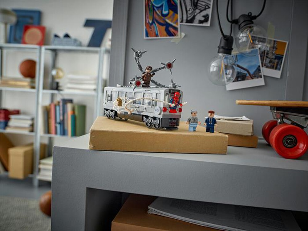 Immagine del prodotto LEGO - Spider-Man contro Doc Ock: duello sul treno 76321