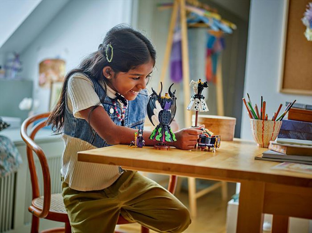 Immagine del prodotto LEGO - DISNEY CLASSIC Abiti di Malefica e Crudelia 43262