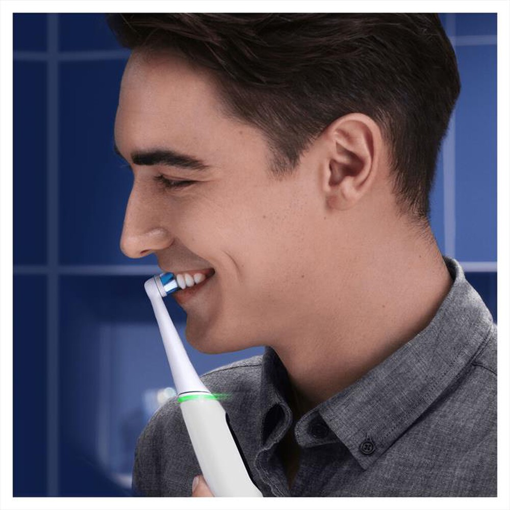 "ORAL-B - Spazzolino elettrico IO6 SERIES-Bianco"