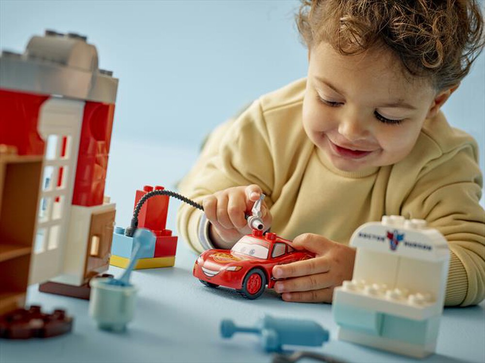Immagine del prodotto LEGO - DUPLO Visita di McQueen all&rsquo;officina di Doc 10456