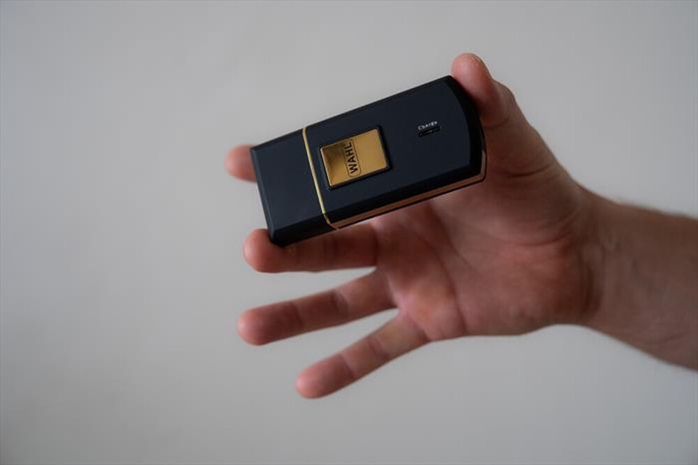Immagine del prodotto WAHL - Rasoio ricaricabile TRAVEL SHAVER-Nero/Oro