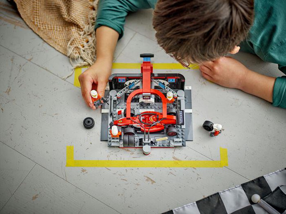Immagine del prodotto LEGO - CITY F1 Pitstop e meccanici con Ferrari F1® 60443