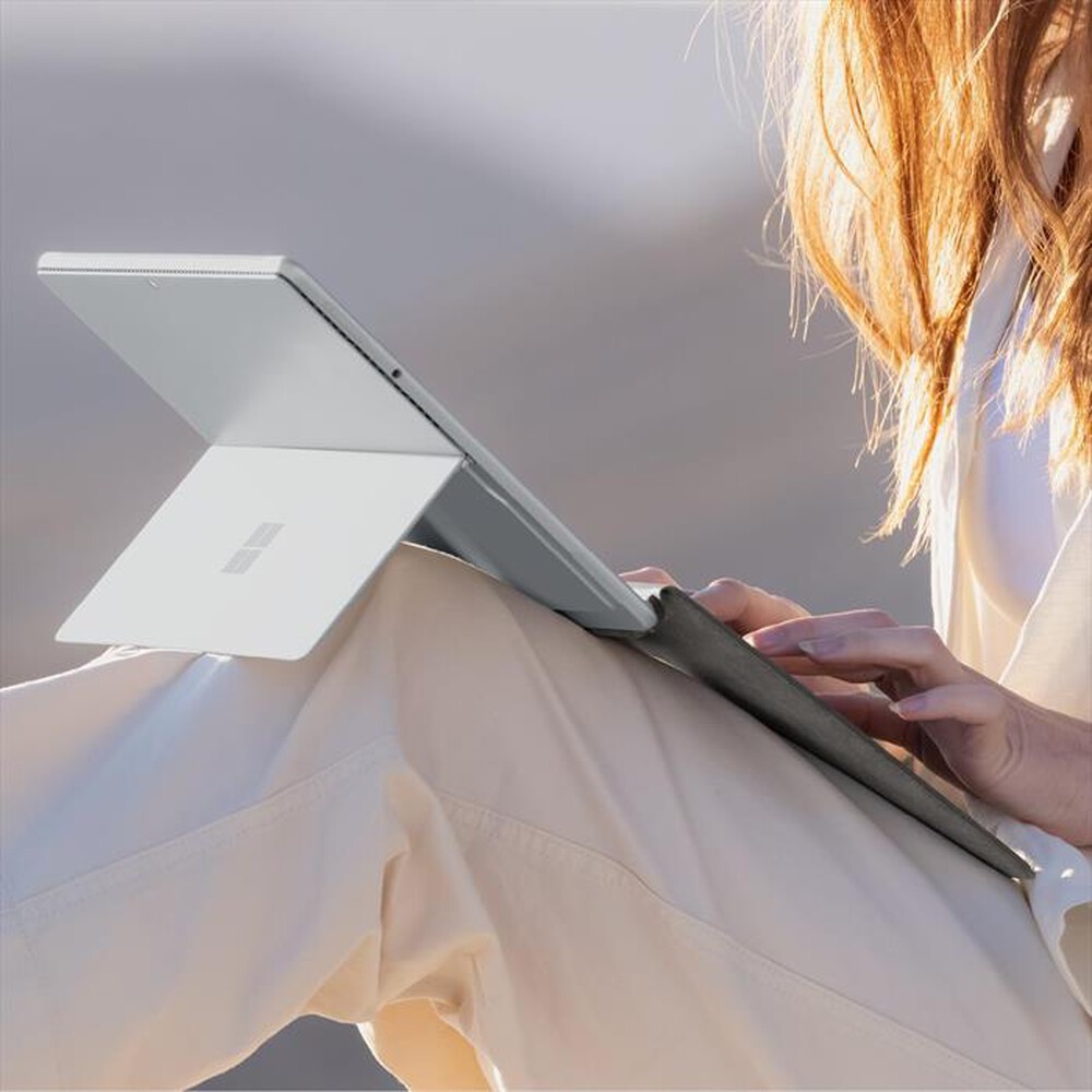 "MICROSOFT - SURFACE PRO TASTIERA CON TASTO COPILOT + SLIM PEN-Platino"