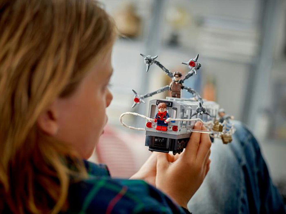 Immagine del prodotto LEGO - Spider-Man contro Doc Ock: duello sul treno 76321