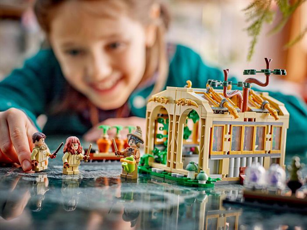 "LEGO - 76445 CASTELLO DI HOGWARTS: LEZIONE DI ERBOLOGIA-,"