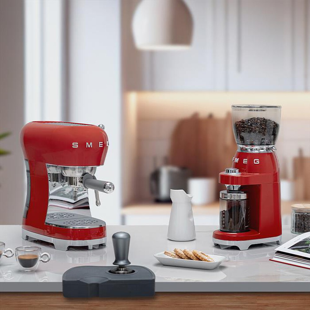 SMEG - Macchina da Caffè Espresso 50's Style ECF02RDEU-Rossa | Euronics