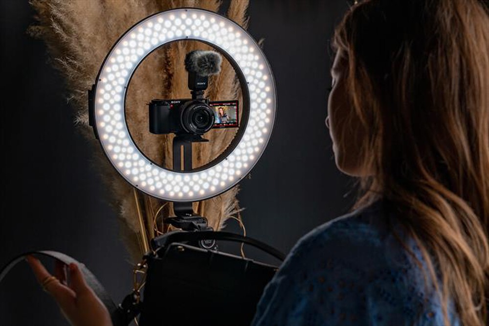 Immagine del prodotto SONY - Fotocamera Mirrorless ZVE10LBDI.EU