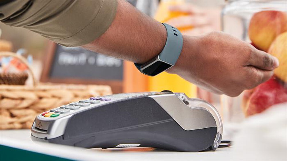 "FITBIT - CHARGE 5-BIANCO LUNARE / ORO CHIARO"