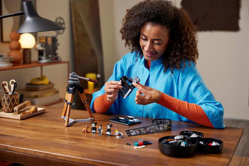 Immagine del prodotto LEGO - DISNEY CLASSIC Cinepresa omaggio Walt DISNEY 43230