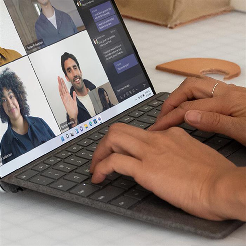 "MICROSOFT - SURFACE PRO TASTIERA CON TASTO COPILOT + SLIM PEN-Platino"