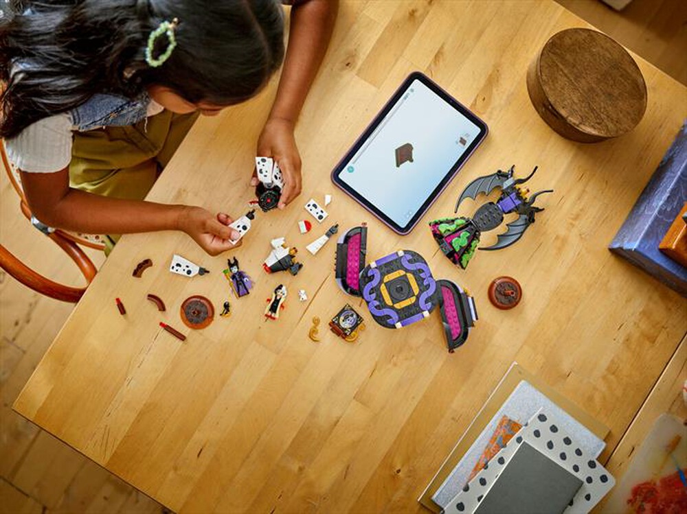 Immagine del prodotto LEGO - DISNEY CLASSIC Abiti di Malefica e Crudelia 43262