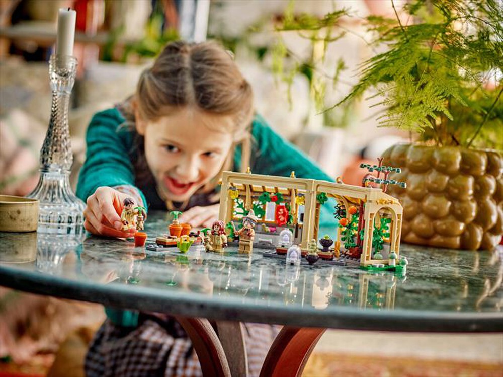 "LEGO - 76445 CASTELLO DI HOGWARTS: LEZIONE DI ERBOLOGIA-,"