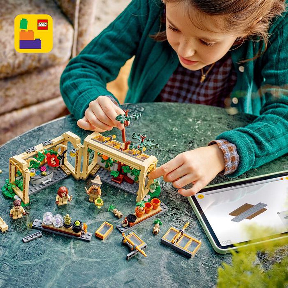 "LEGO - 76445 CASTELLO DI HOGWARTS: LEZIONE DI ERBOLOGIA-,"