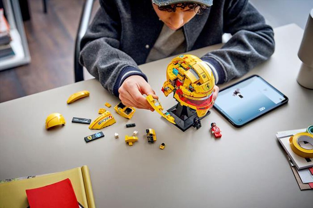 Immagine del prodotto LEGO - 43022 -CASCO DI LEWIS HAMILTON SCUDERIA FERRARI-Multicolore